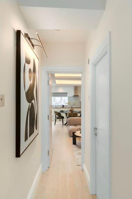 Newly Refurbished Cosy 2 Bed In Wembley * Londen