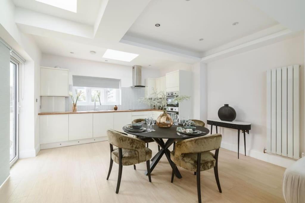 Newly Refurbished Cosy 2 Bed In Wembley Appartement *