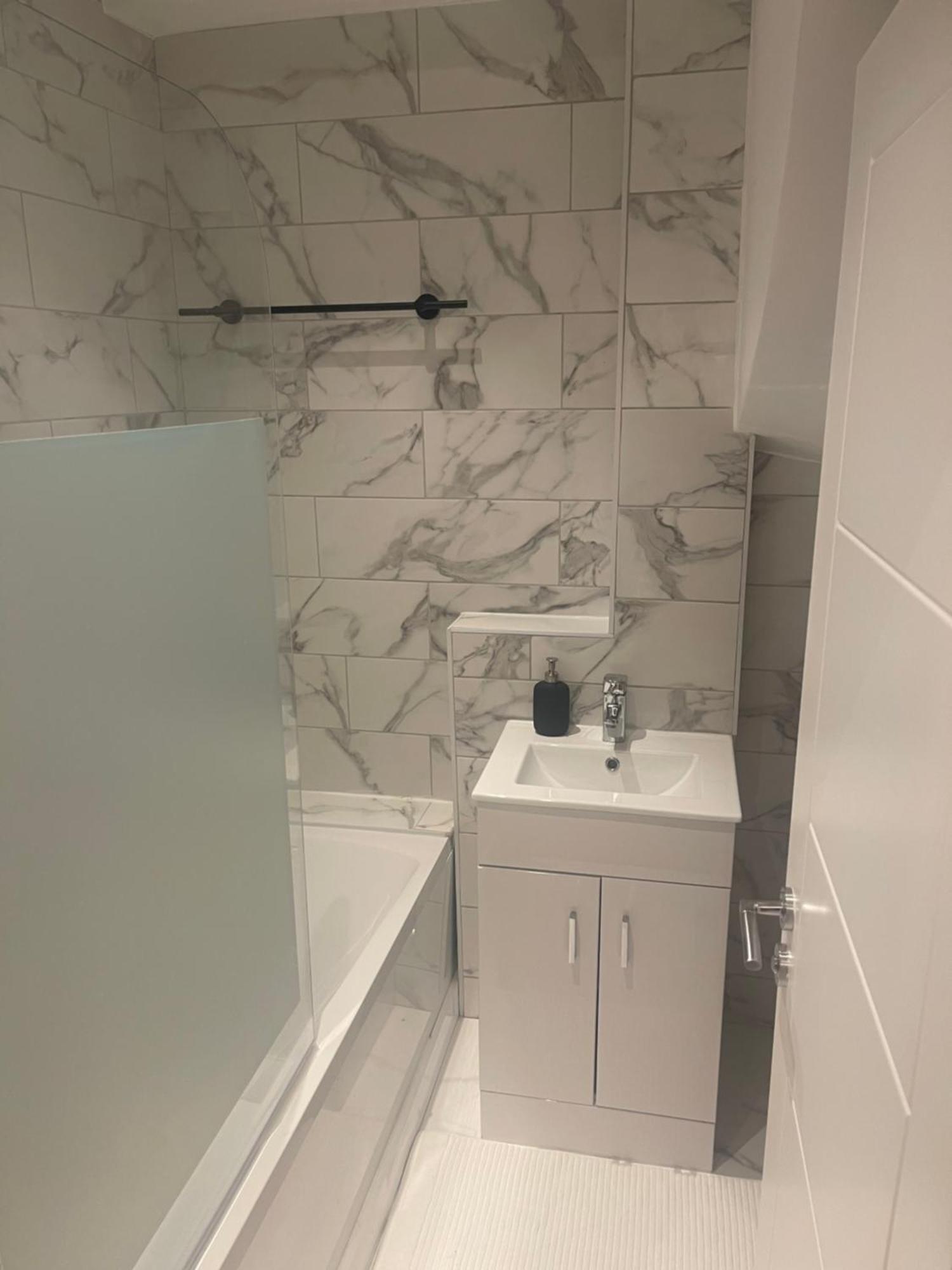 Newly Refurbished Cosy 2 Bed In Wembley * Londen